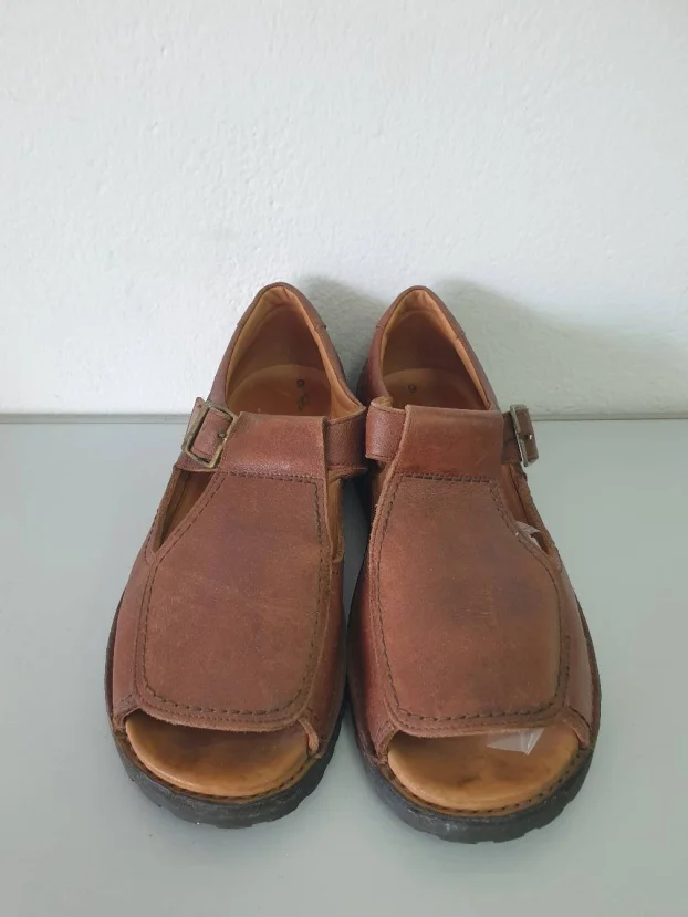 Kozne sandale br 43