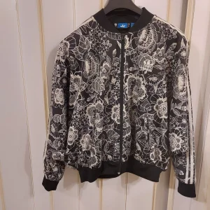 Adidas jakna veličina S/M