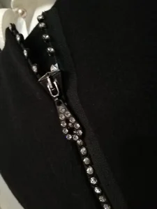 Crn kaput bez kragne sa CIRKONIMA vel. L-XL rezervisano