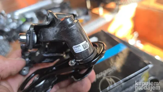 zadnji campagnolo chorus 11s NOVO nemontirano carbon