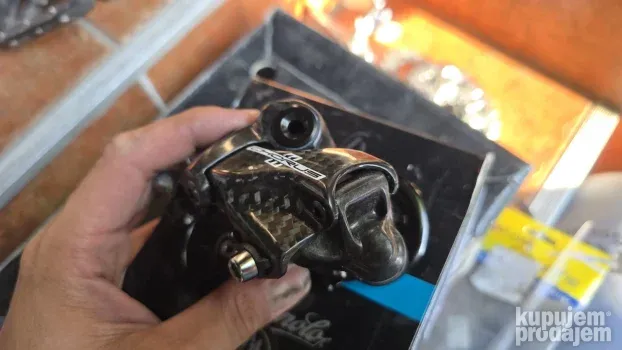 zadnji campagnolo chorus 11s NOVO nemontirano carbon