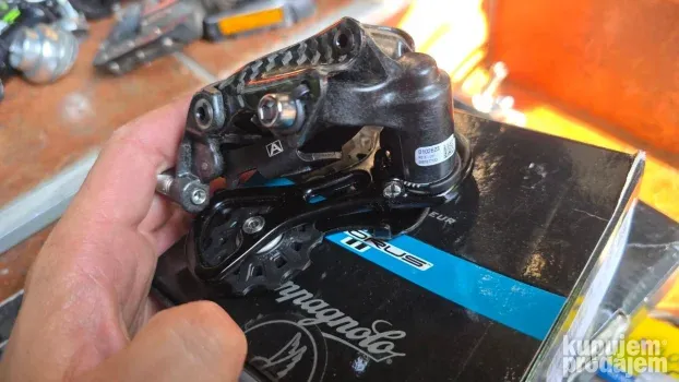 zadnji campagnolo chorus 11s NOVO nemontirano carbon