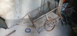 Prikolica za motor traktorsku kosacicu