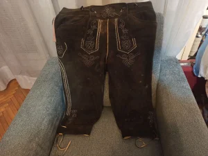 LEDERHOZNE bavarske kožne bermude nošnja