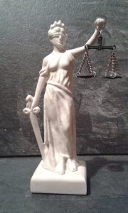 1. figura justicija, boginja pravde