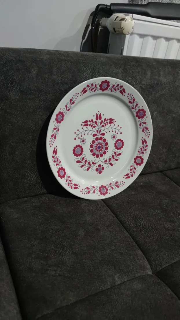 Veliki ukrasni zidni  tanjir ,precnika 29cm