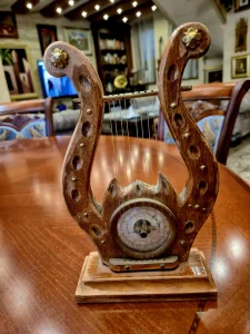 Lira termometar, drvena, 25 cm