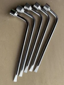 Kljuc za tockove Toyota Avensis Corolla Rav4 Ch-R