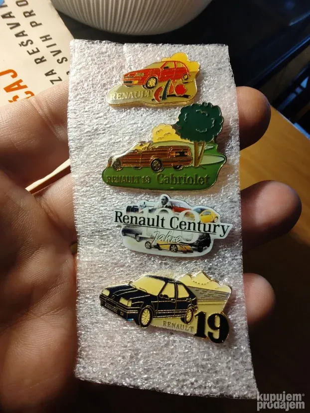 četiri RENAULT značke sa kopčom /Novo!