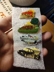 četiri RENAULT značke sa kopčom /Novo!