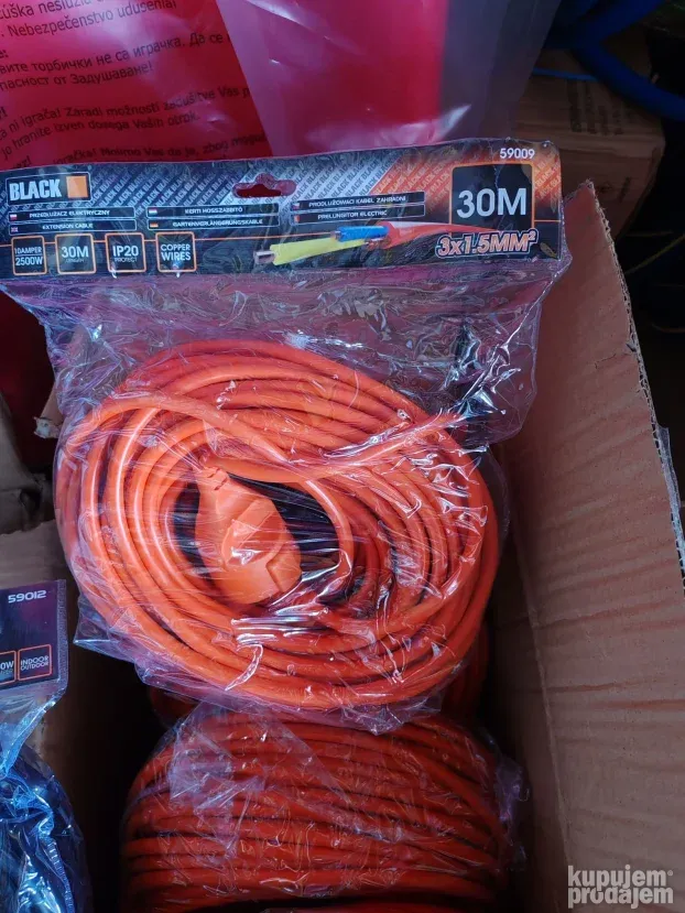 Produžni kabel na motalici
