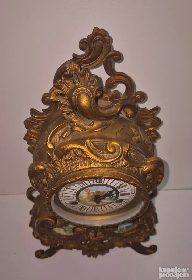 Prelep stari oslikani komodni mesingani sat Luj XV - 2