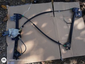 Pezo 206 cc prednji desni podizac