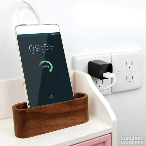 Kamera u punjacu za telefon mala spijunska WIFI kamerica