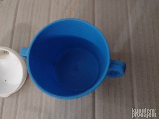 Stara plasticna solja sa poklopcem