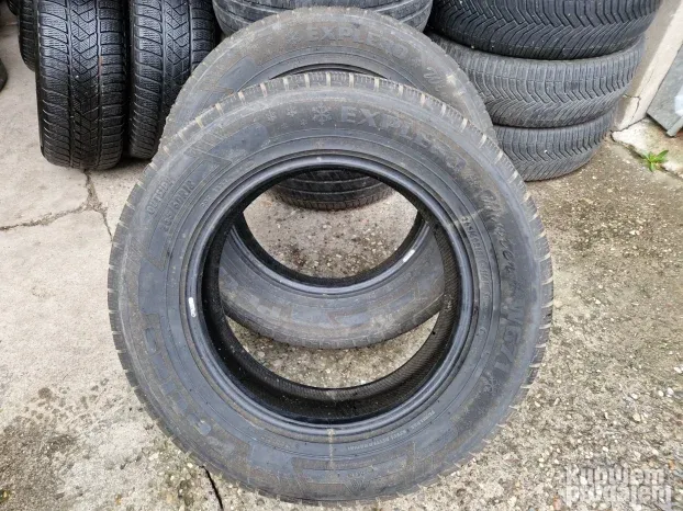 Dve dobre zimske gume 18 ke PETLAS 265-60/18 Dot 4416 sa oko