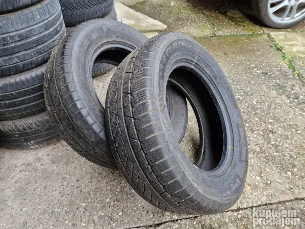 Dve dobre zimske gume 18 ke PETLAS 265-60/18 Dot 4416 sa oko