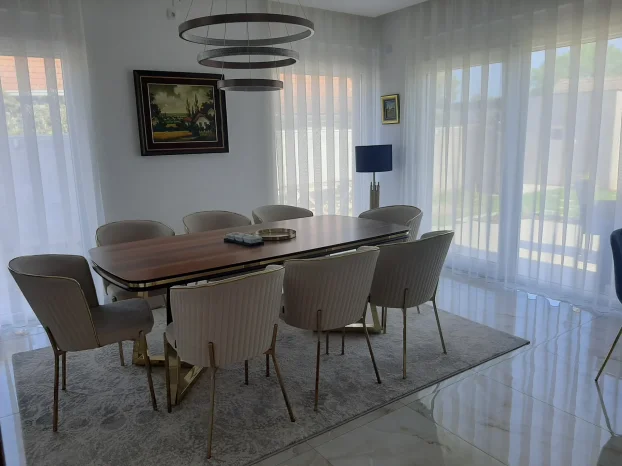 Stara Pazova, Centar, 4.0 četvorosobna, 200 m²