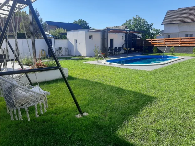 Stara Pazova, Centar, 4.0 četvorosobna, 200 m²