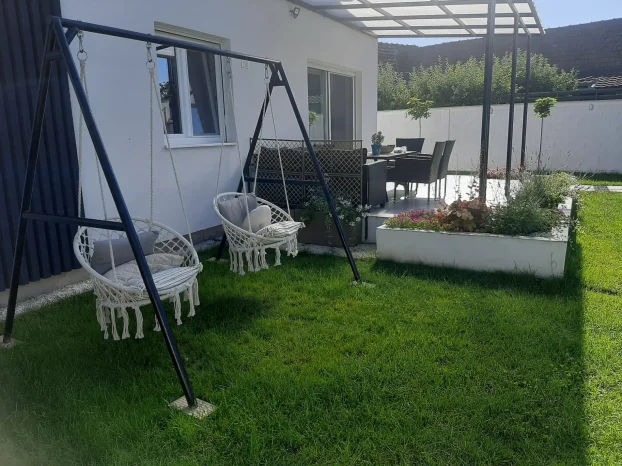 Stara Pazova, Centar, 4.0 četvorosobna, 200 m²