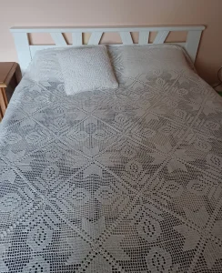 Heklani prekrivač i jastučnica