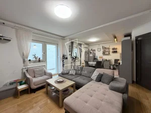 Despotovačka, Višnjica, 4.0 četvorosoban, 76 m²