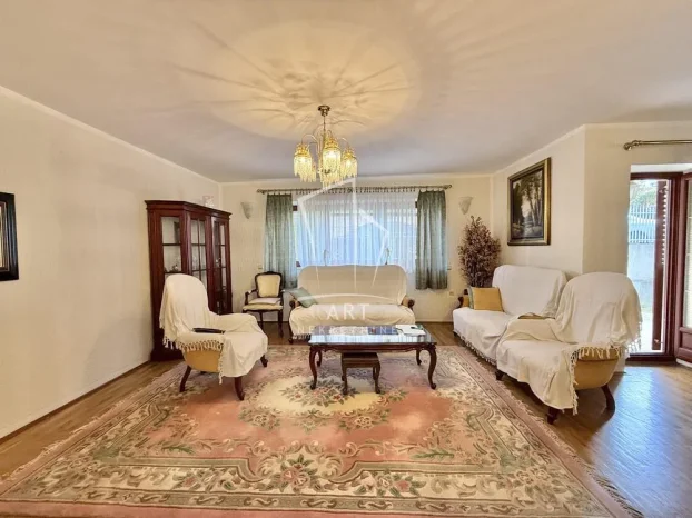 Pavla Popovića, Medaković 3, 5+ petosobna, 359 m²