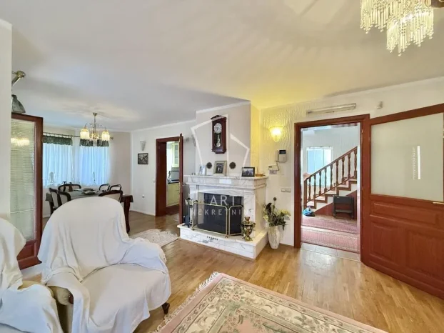 Pavla Popovića, Medaković 3, 5+ petosobna, 359 m²