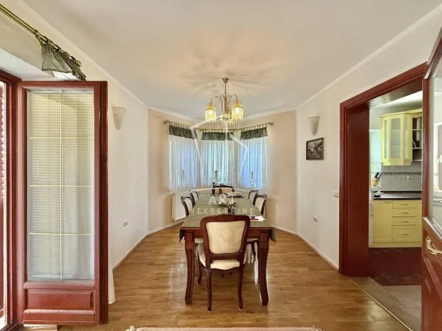 Pavla Popovića, Medaković 3, 5+ petosobna, 359 m²