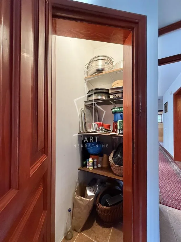 Pavla Popovića, Medaković 3, 5+ petosobna, 359 m²