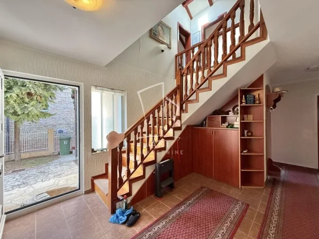 Pavla Popovića, Medaković 3, 5+ petosobna, 359 m²