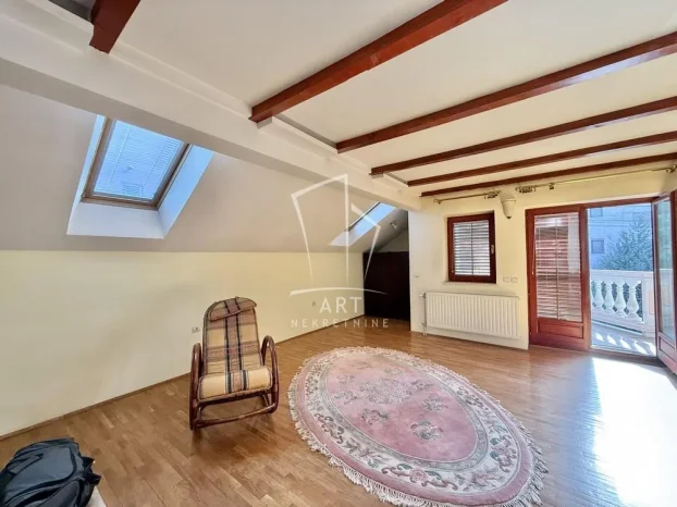 Pavla Popovića, Medaković 3, 5+ petosobna, 359 m²