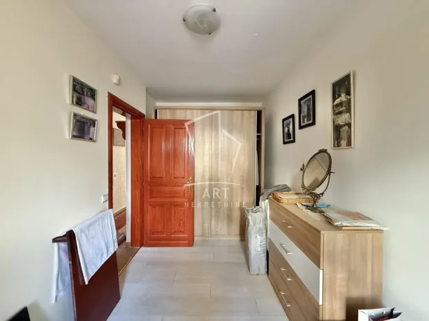 Pavla Popovića, Medaković 3, 5+ petosobna, 359 m²