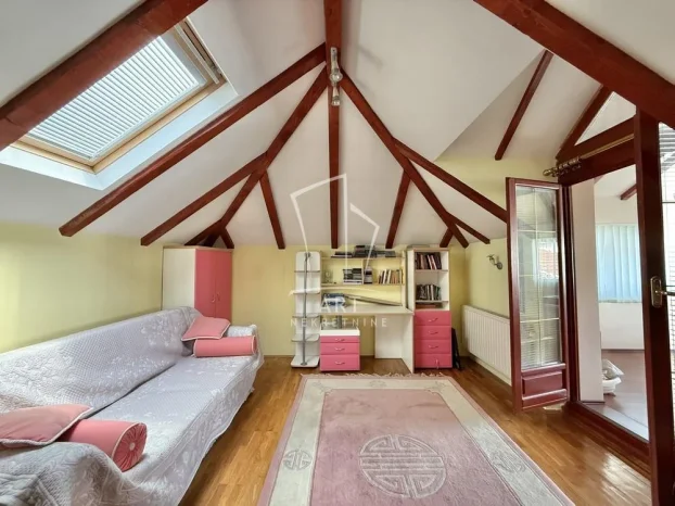 Pavla Popovića, Medaković 3, 5+ petosobna, 359 m²