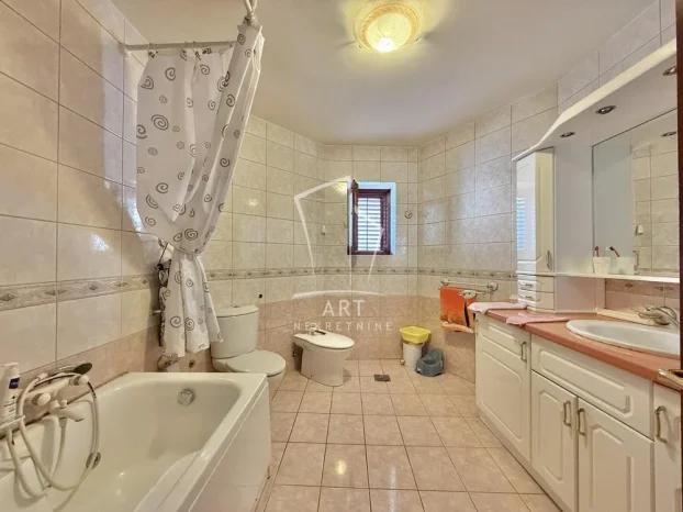 Pavla Popovića, Medaković 3, 5+ petosobna, 359 m²