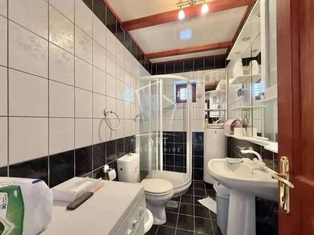 Pavla Popovića, Medaković 3, 5+ petosobna, 359 m²