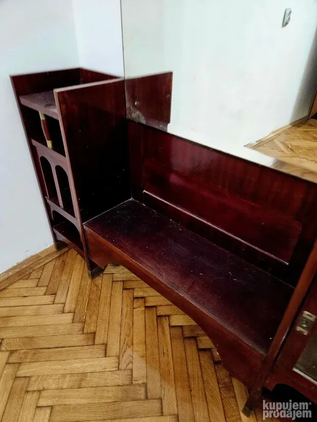 Barok ogledalo sa komodom, 2, 5 metara, za salonski stan