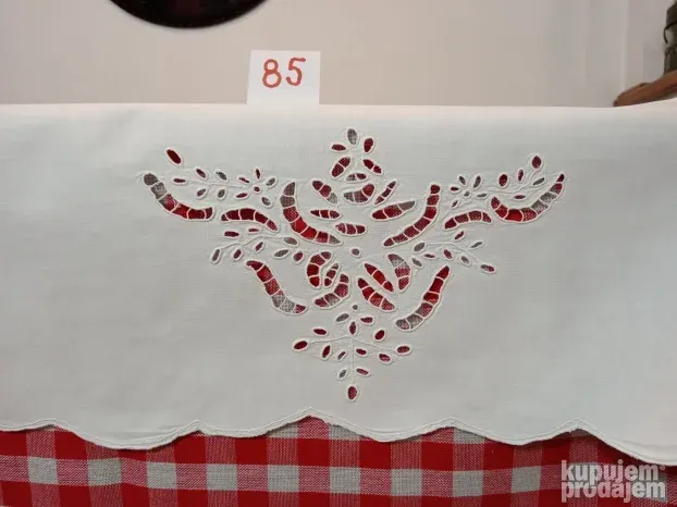 Draper beli vez iz bakine škrinje