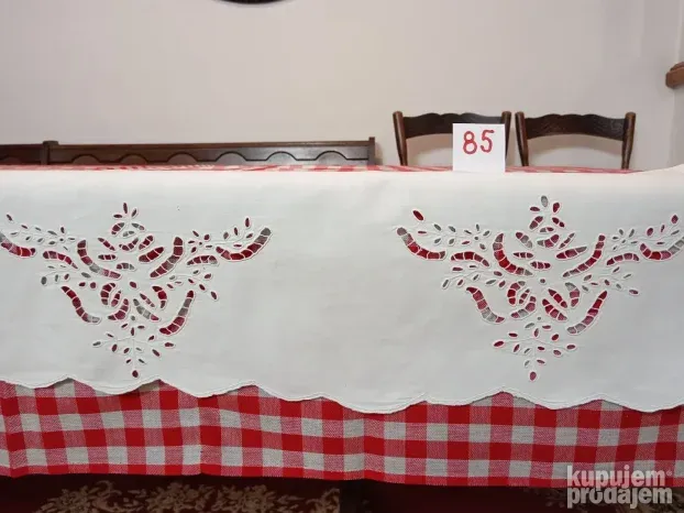 Draper beli vez iz bakine škrinje