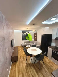 Jednoiposoban stan u novoj zgradi sa parkingom, Duvanište