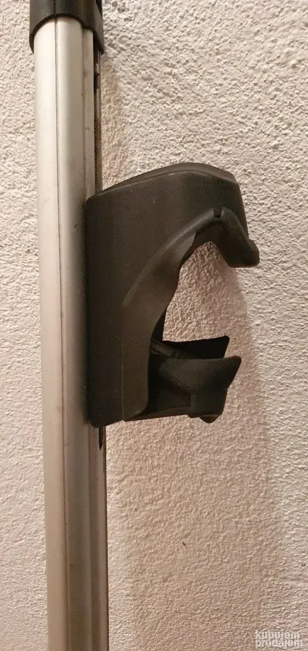 Thule krovni nosac sa sapom