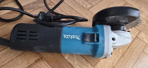 Makita ugaona brusilica
