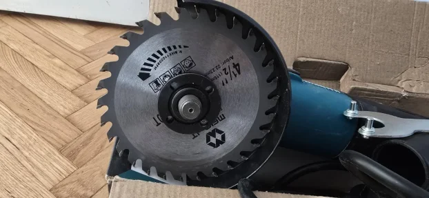 Makita ugaona brusilica