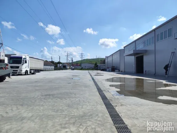 Poslovno magacinski prostor od 650 m2 do 1500 m2, Barič