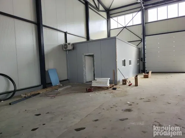 Poslovno magacinski prostor od 650 m2 do 1500 m2, Barič