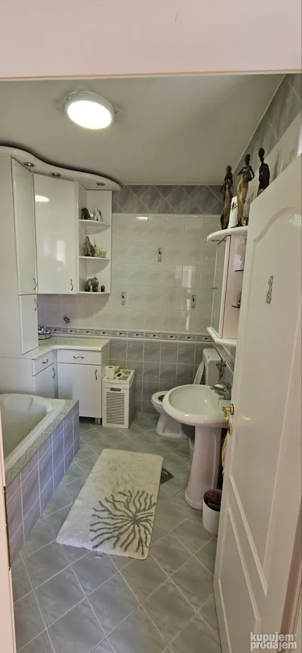 Vlasenička, Subotica, Aleksandrovo, 5+ petosobna, 600 m²