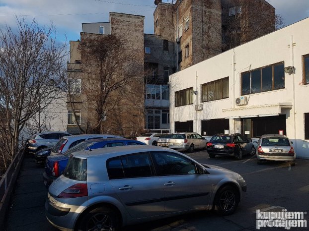 Izdajem parking mesto na Zelenom Vencu