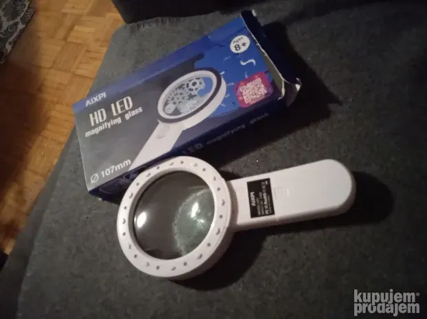Lupa sa led osvetljenjem