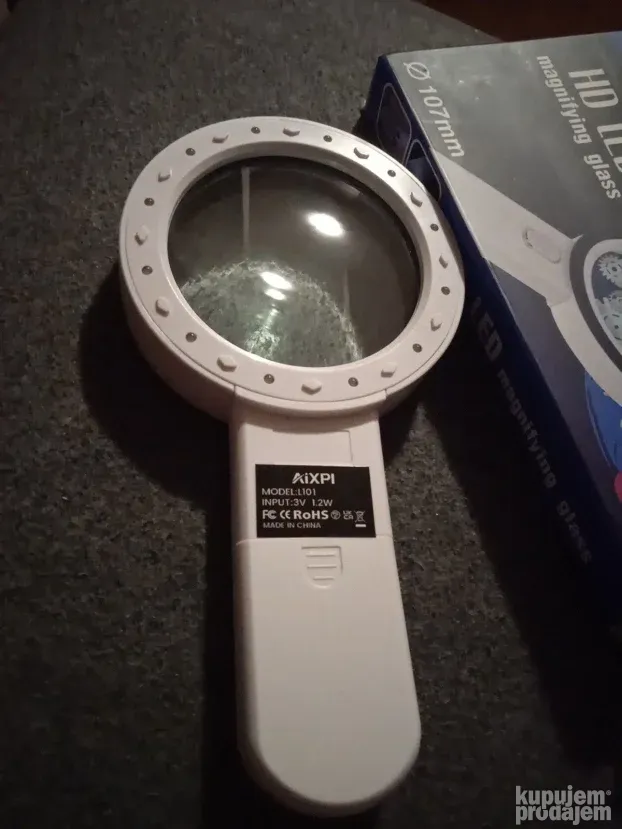 Lupa sa led osvetljenjem