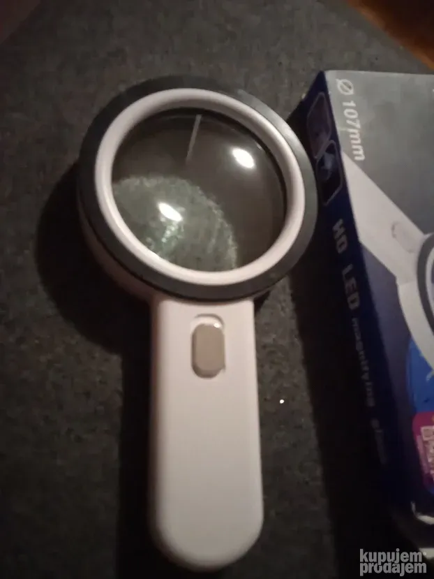 Lupa sa led osvetljenjem